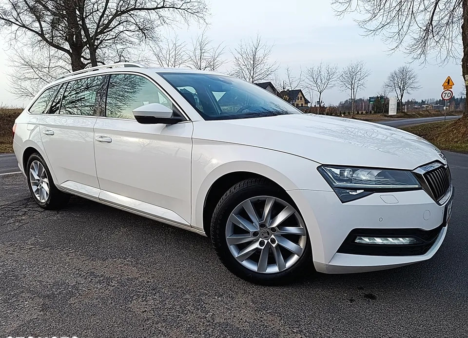 Skoda Superb cena 87700 przebieg: 121000, rok produkcji 2019 z Toruń małe 781